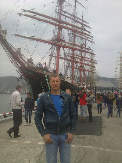  ,   Viktor, 44 ,   