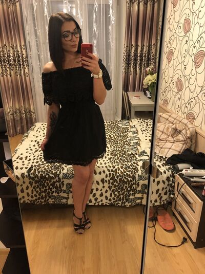  ,   Anna, 34 ,  