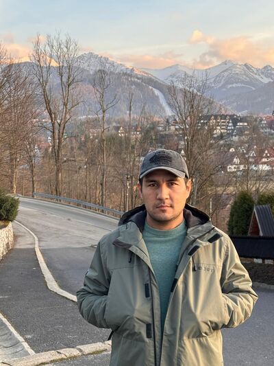  Zakopane,   Sardorjon, 31 ,   ,   , c , 