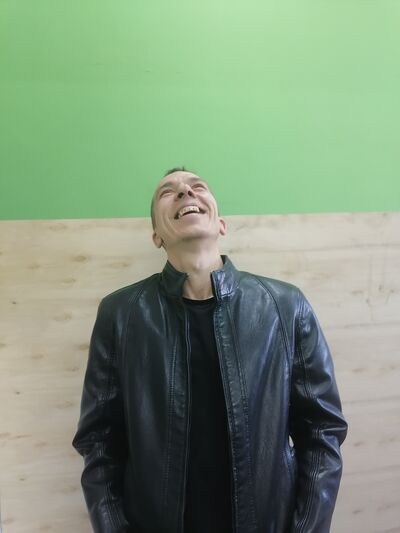  ,   Viktor, 43 ,  