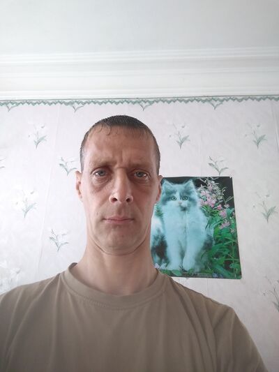  ,   Cergey, 49 ,     , c 
