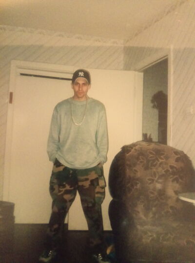  ,   Eduard, 45 ,  