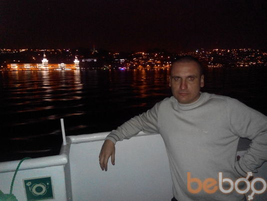  ,   Viktor, 40 ,   
