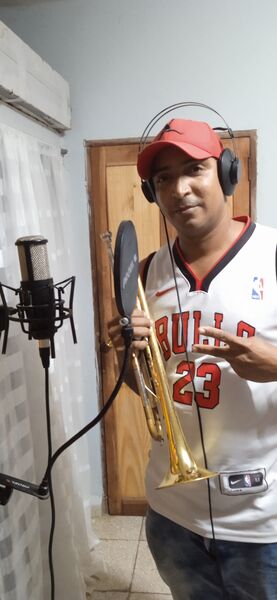  ,   Gustavo, 42 ,   ,   