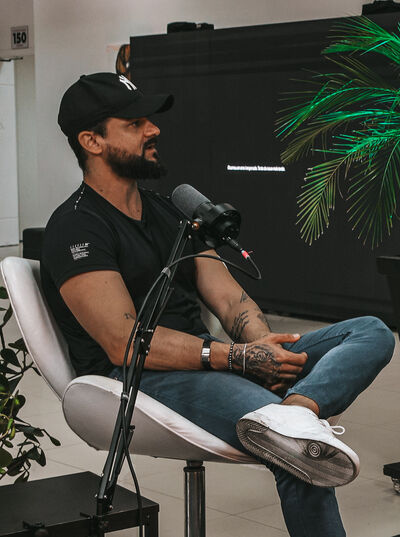  ,   Felipe, 42 ,   c 