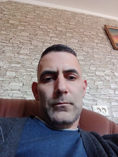  ,   Artur, 42 ,   ,   