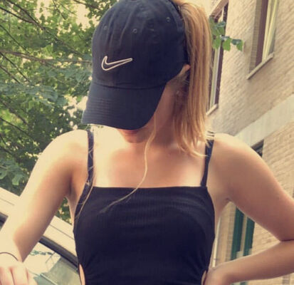  ,   Veronika, 21 ,   ,   