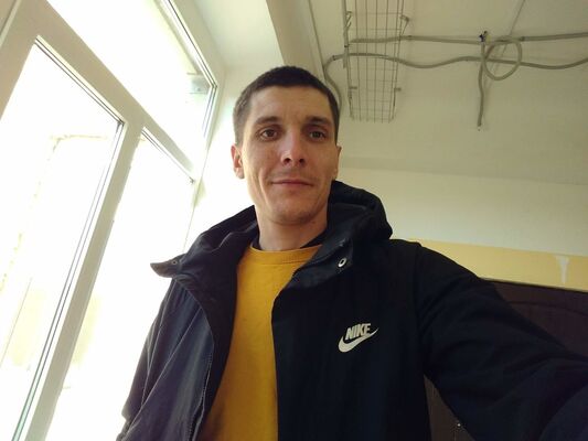  ,   Viktor, 35 ,   