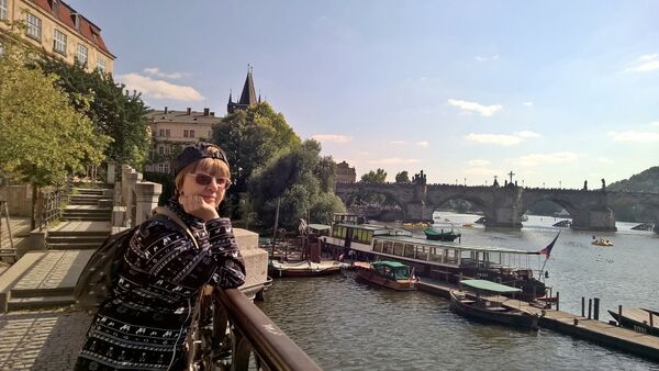  ,   Gelika, 63 ,  