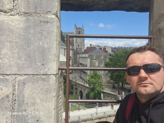  ,   Leonid, 32 ,   c 