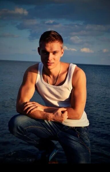  ,   Artem, 21 ,   ,   