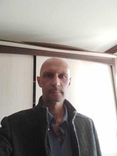  -,   Maxim, 42 ,   ,   , c , 