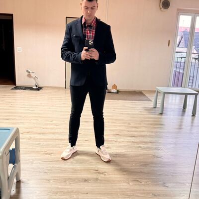  ,   Yevhen, 34 ,   c , 