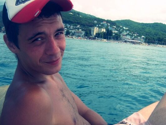  -,   Artem, 37 ,   ,   , c 