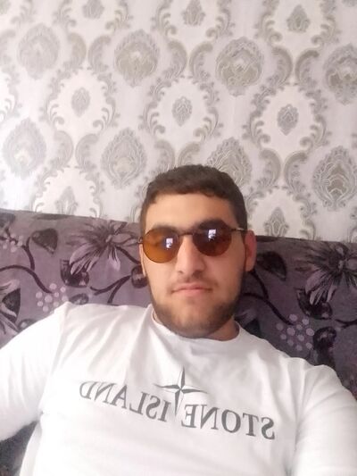  -,   Artur, 19 ,  