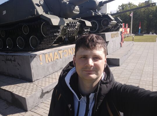  ,   Mikhail, 32 ,   , 