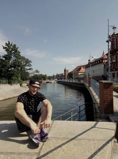  ,   Viktor, 31 ,   ,   , c 