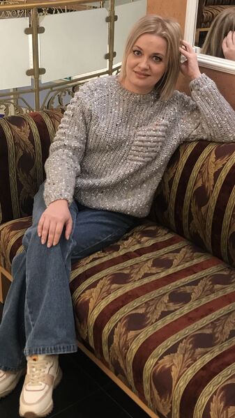 ,   Elena, 44 ,   c 