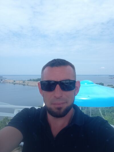  ,   Viktor, 39 ,   ,   