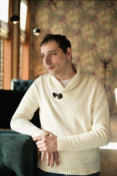  ,   Pavel, 33 ,   