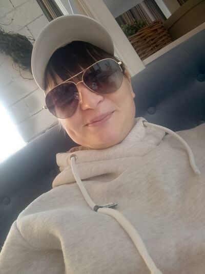  ,   Anna, 32 ,   ,   