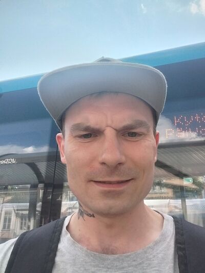  ,   Viktors, 32 ,   ,   