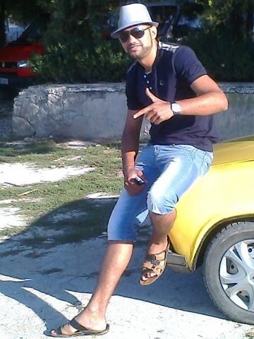  ,   Kastean, 35 ,  
