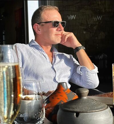  ,   Enrique, 52 ,   c 