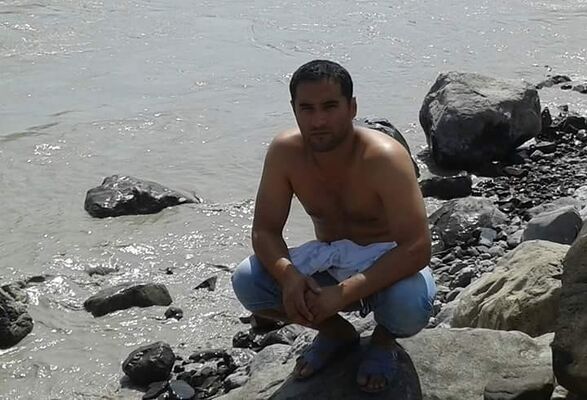  ,   Komron, 41 ,     , c 