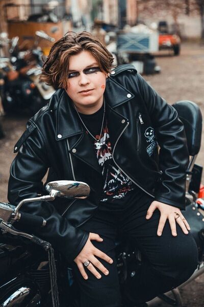  ,   Anton, 20 ,   ,   