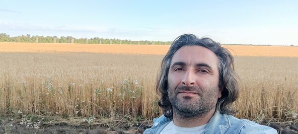  ,   Emir, 39 ,  