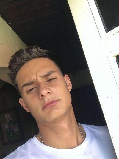  ,   Alejandro, 22 ,   ,   