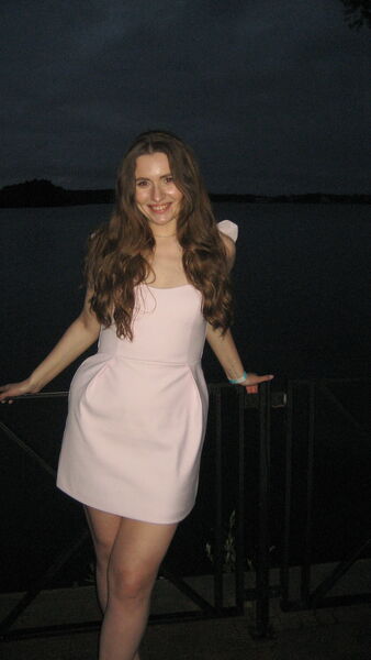  ,   Anya, 21 ,  