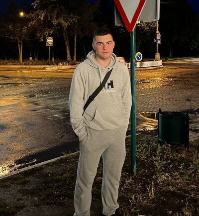 ,   Vlad, 22 ,   ,   