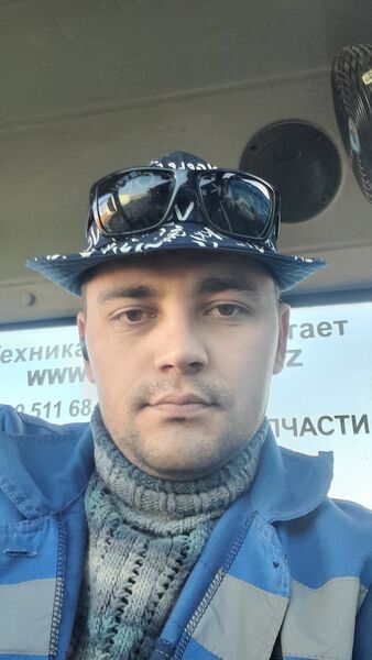  ,   Mikhail, 32 ,   ,   , c , 