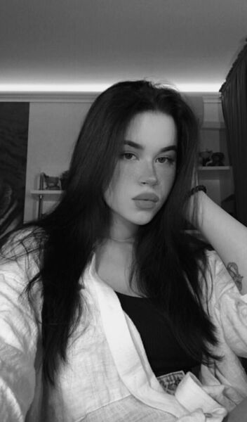  ,   Uliana, 24 ,   ,   