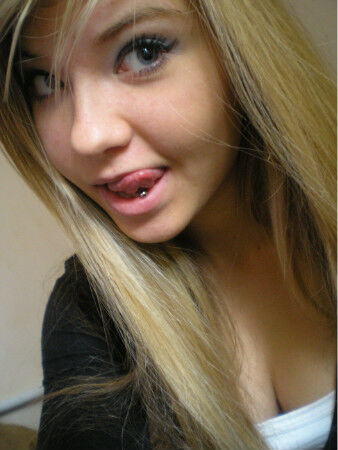  ,   Dina, 29 ,  