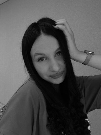  ,   Anna, 20 ,     