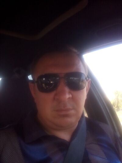  ,   Viktor, 45 ,   