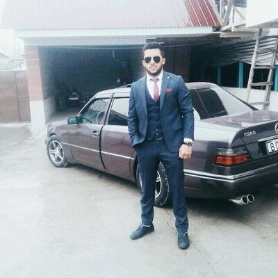  -,   Ali, 30 ,   ,   
