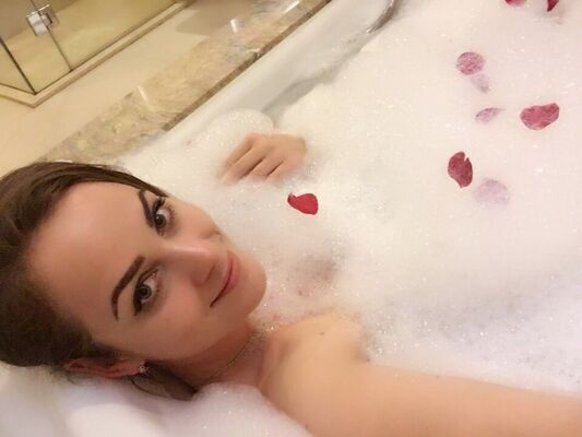  ,   Anna, 31 ,  