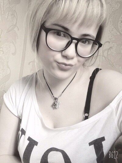  18245499  Alexandra, 27 ,    