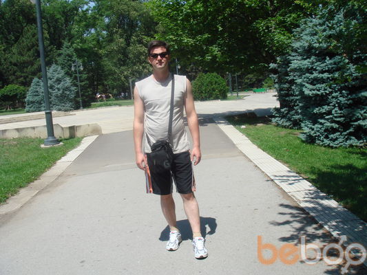  ,   Valentin, 42 ,   