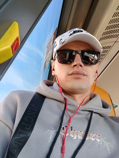  ,   Ilie, 32 ,   ,   