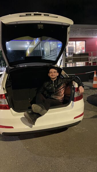  ,   Anatol, 24 ,     