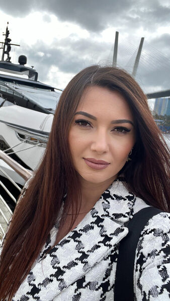  ,   Alex, 35 ,   c 