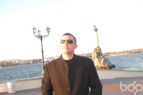 ,   Viktor, 40 ,   