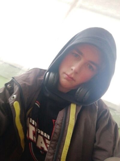 ,   Artyom, 21 ,   ,   