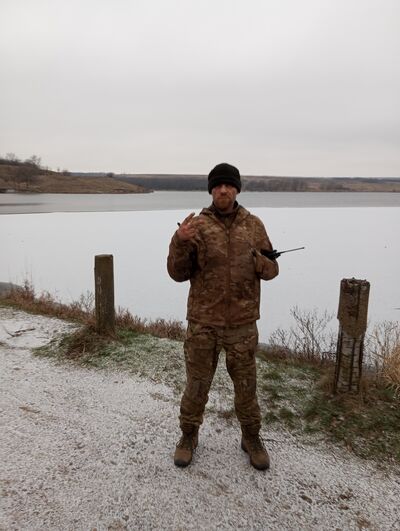  ,   Viktor, 44 ,   , 
