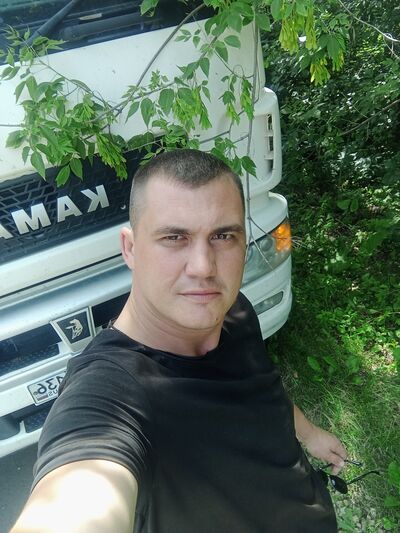  ,   Vladislav, 33 ,   ,   